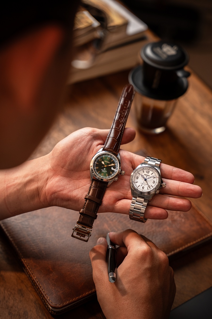 Ảnh so sánh Tissot PRC 200 vs. Seiko Prospex về tổng thể thiết kế