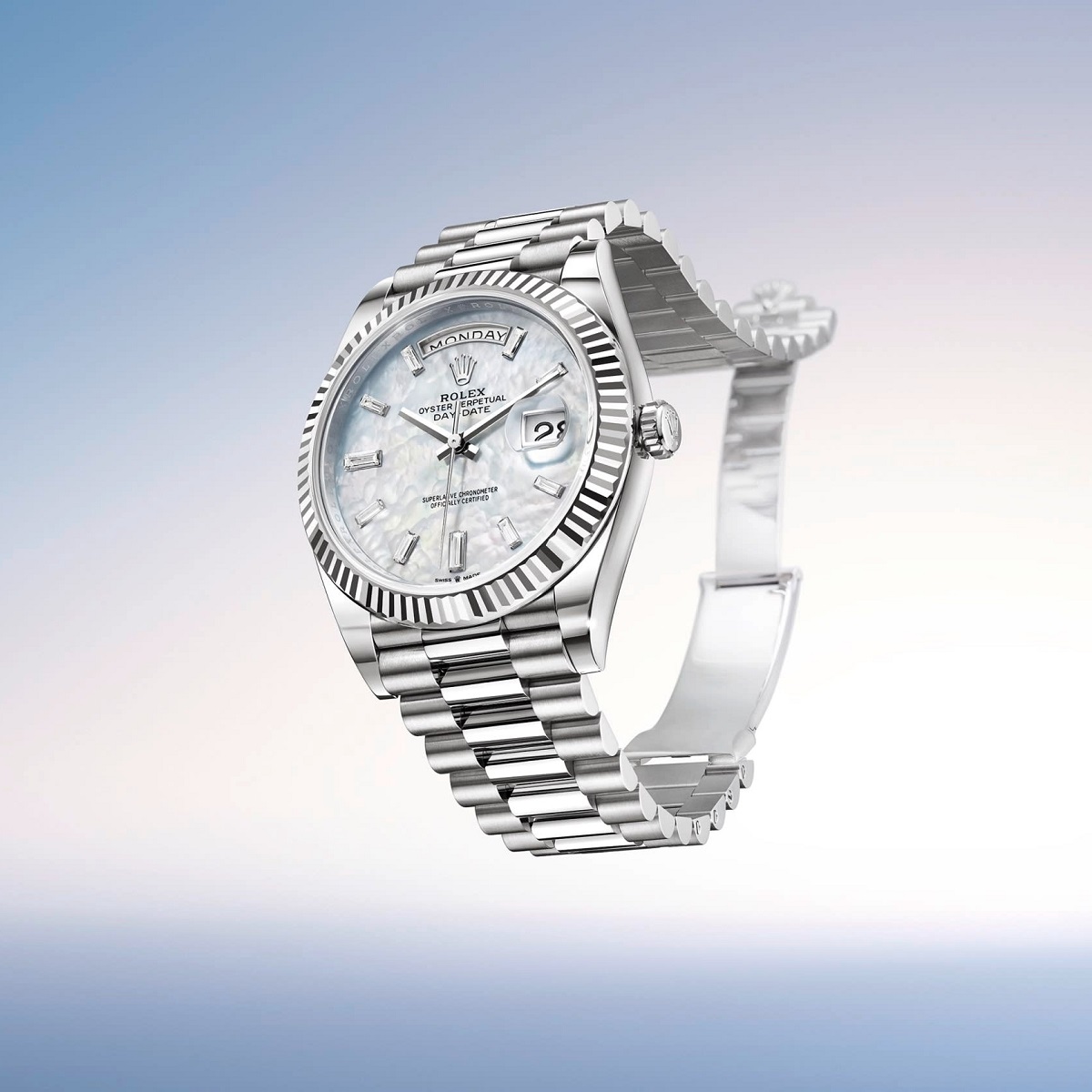 Vẻ đẹp của Day-Date nằm ở khả năng tạo ra sự cân bằng hoàn hảo trên mặt số