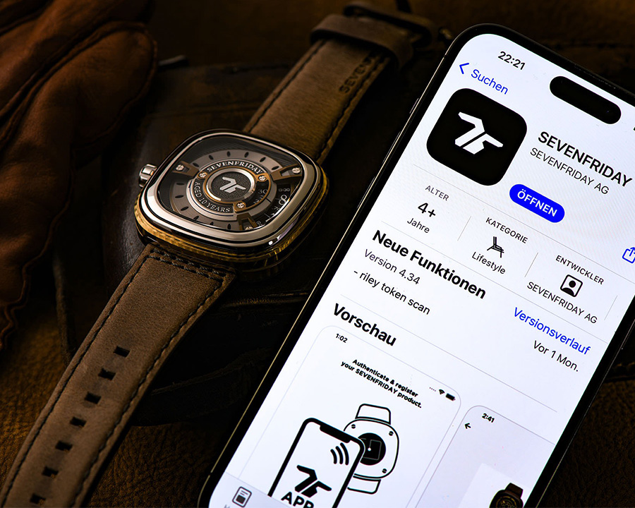 Tải App SevenFriday trên AppStore/Google Play.