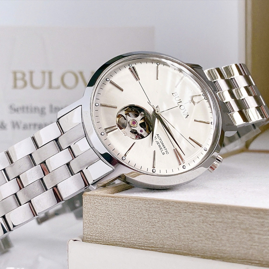 Đồng hồ cơ giá rẻ của Bulova