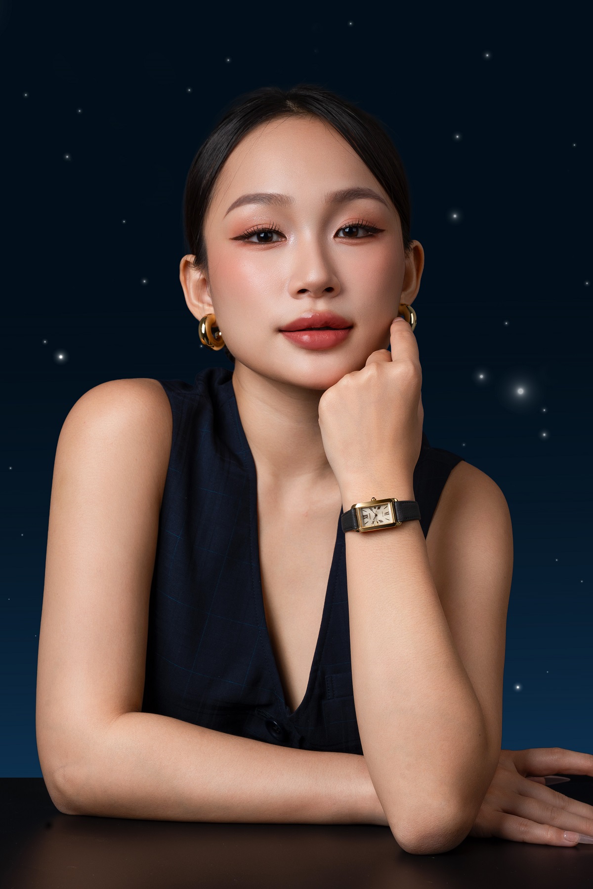 Citizen L Square EW5622-09P thoải mái cho chị em sử dụng hằng ngày