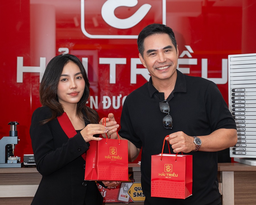 Diễn viên Trung Dũng đến Đồng Hồ Hải Triều chọn KOI Bát Mã
