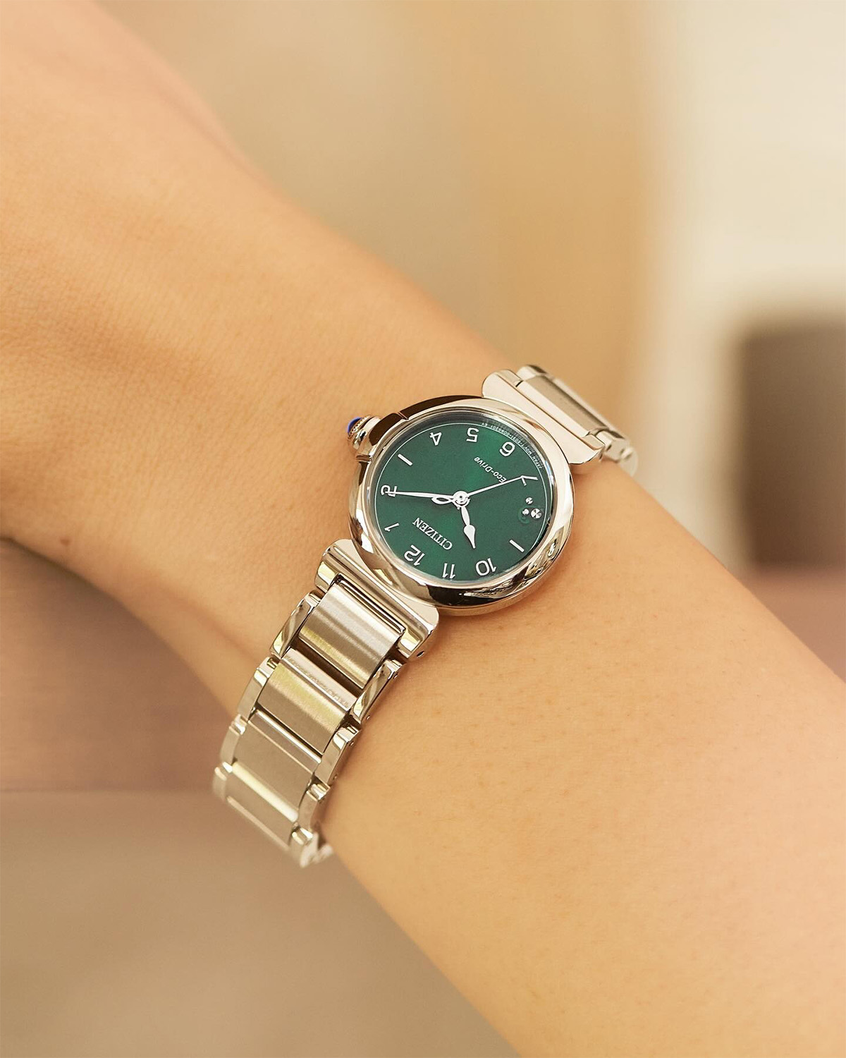 Citizen L Round EM1130-83X - Xanh ngọc lục bảo cho nàng