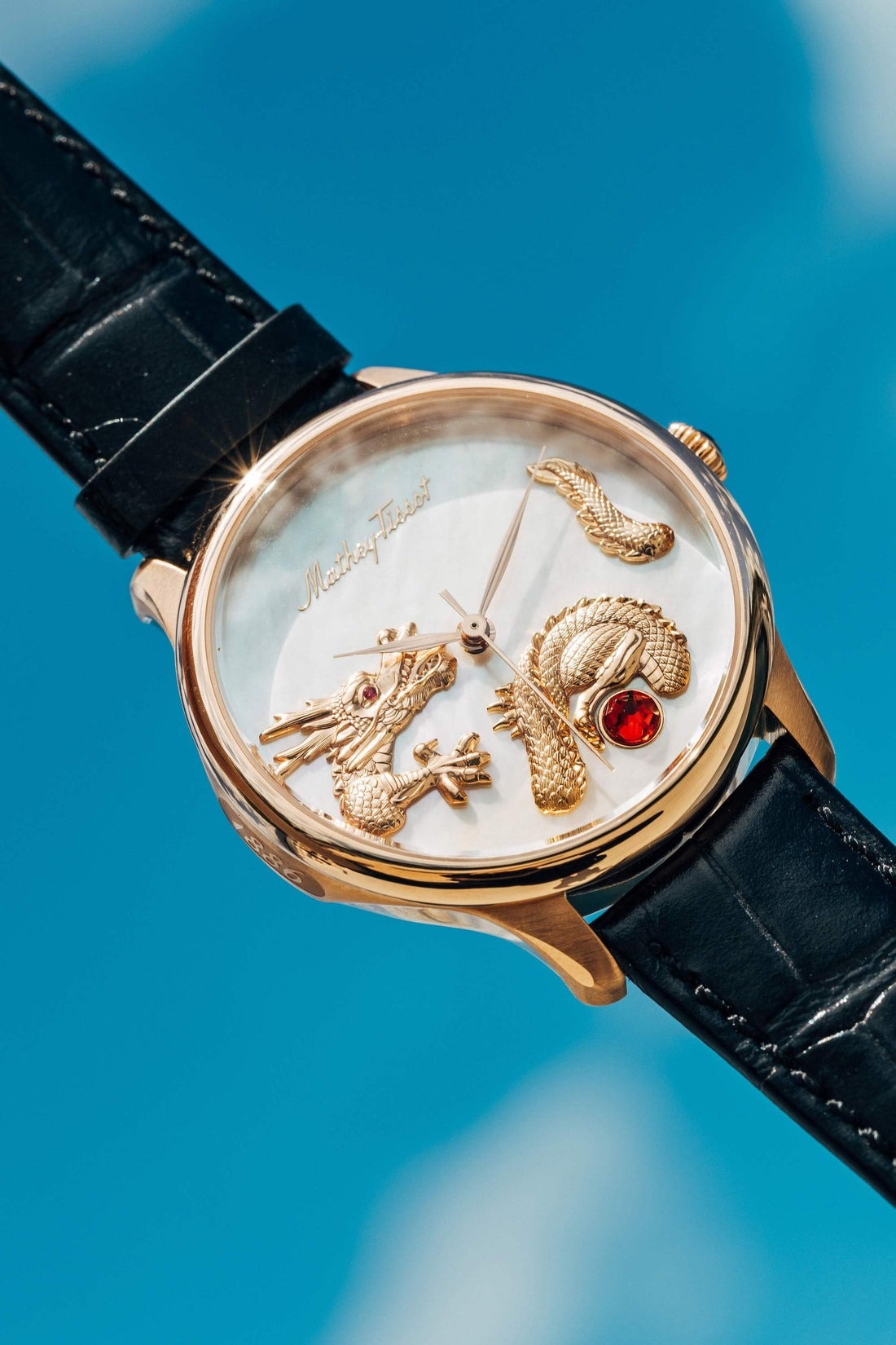 Cận cảnh thiết kế đồng hồ Mathey-Tissot Edmond
