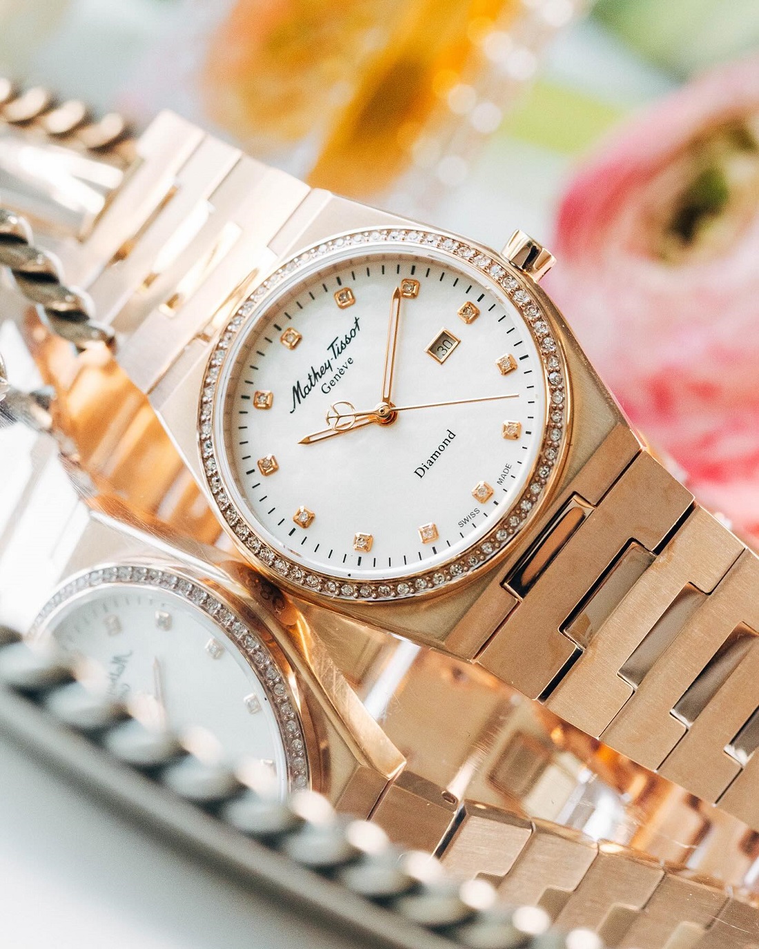 Nhãn hiệu Swiss Made tại góc 6 giờ trên chiếc Mathey-Tissot Diamond