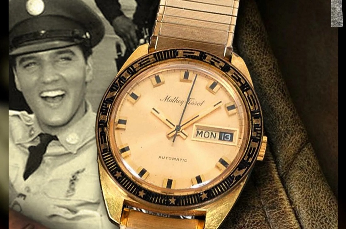 Elvis Presley đã đặt hàng tùy biến chiếc đồng hồ có dòng chữ "ELVIS PRESLEY" dập nổi trên vành bezel