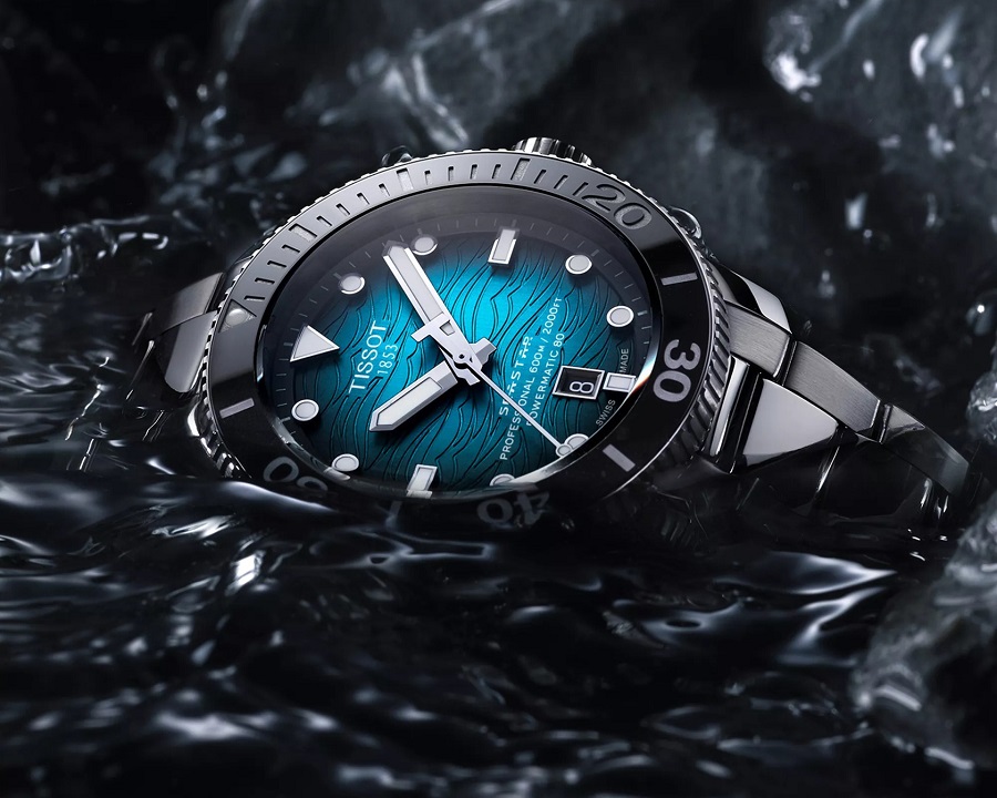 Ảnh thực tế đồng hồ Tissot Seastar 2000 đang test khả năng chống nước