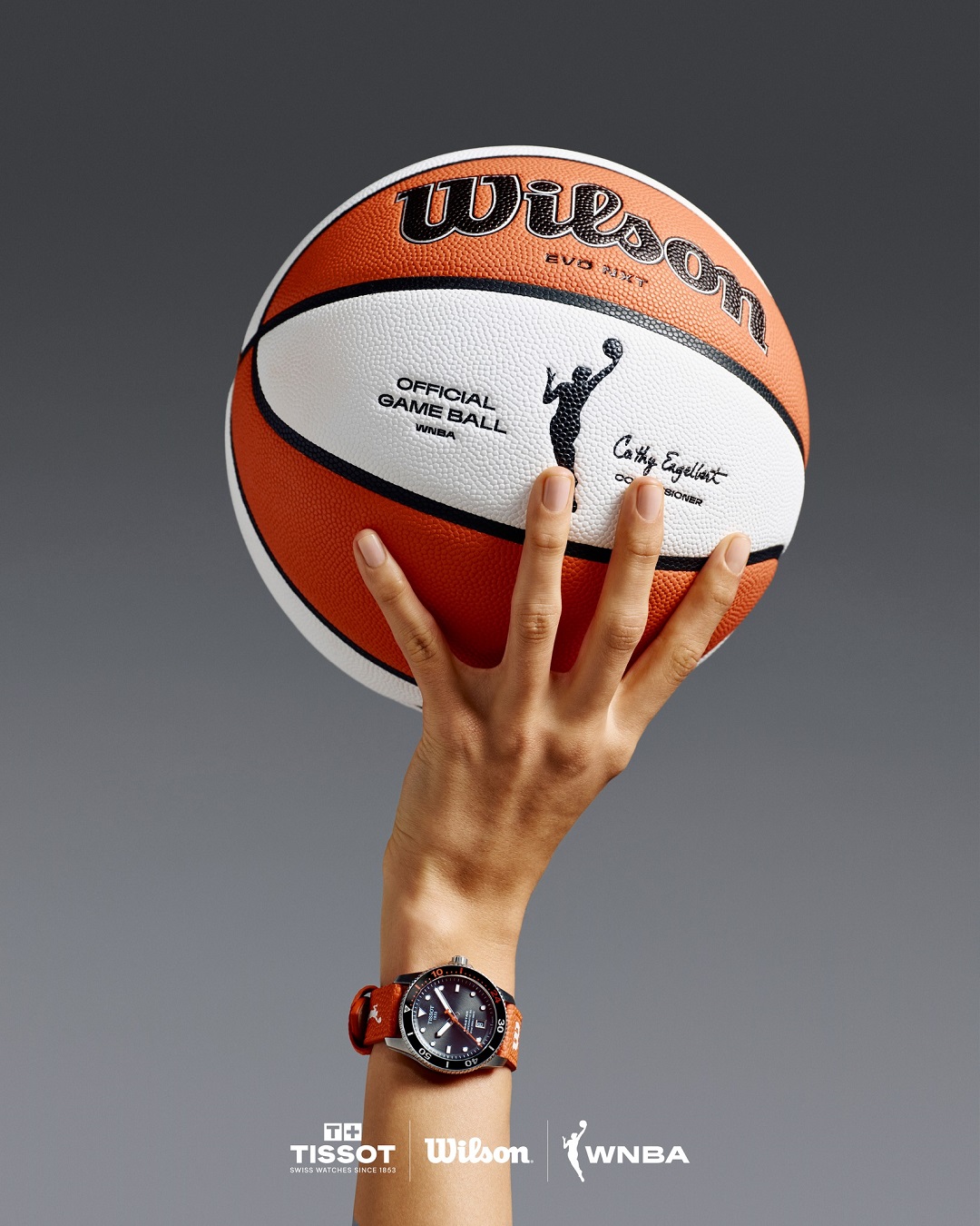 Ảnh thực tế người dùng đang đeo chiếc Tissot Seastar Wilson WNBA
