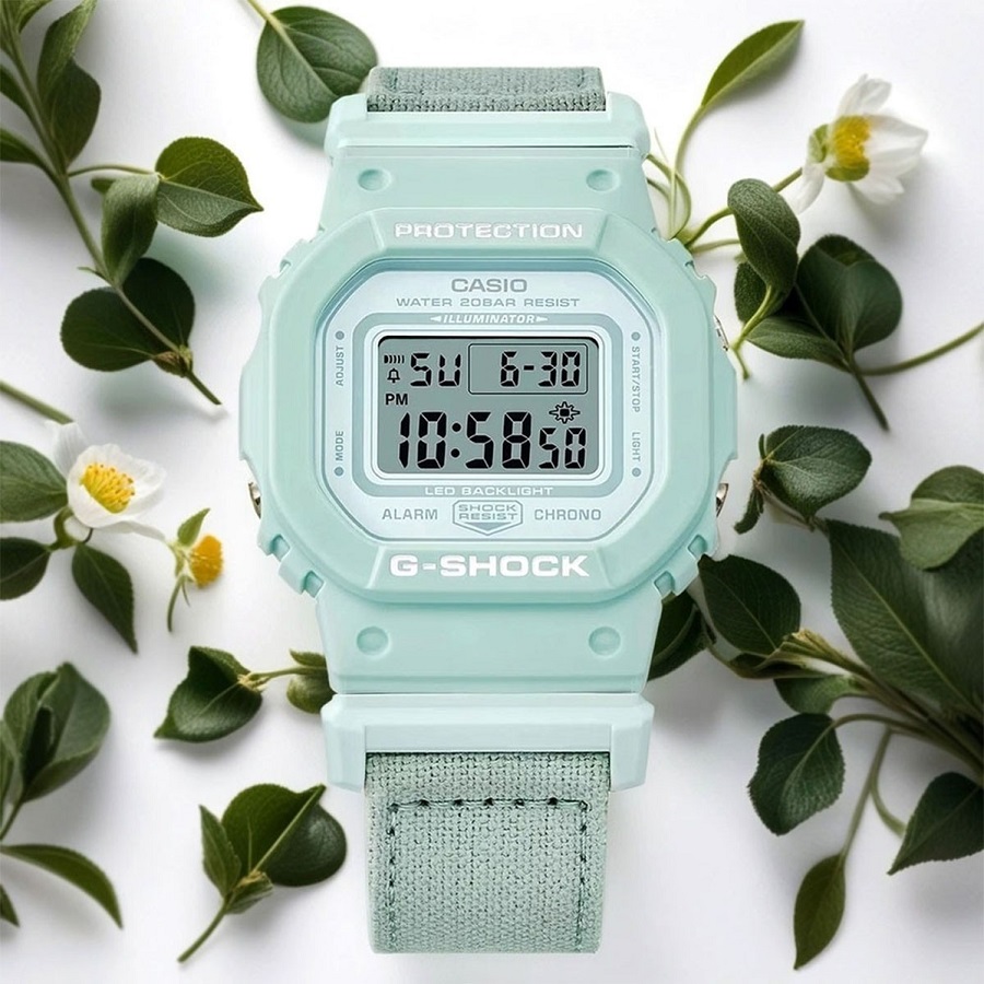 Casio G Shock để 10:58 phút trên đồng hồ kỹ thuật số
