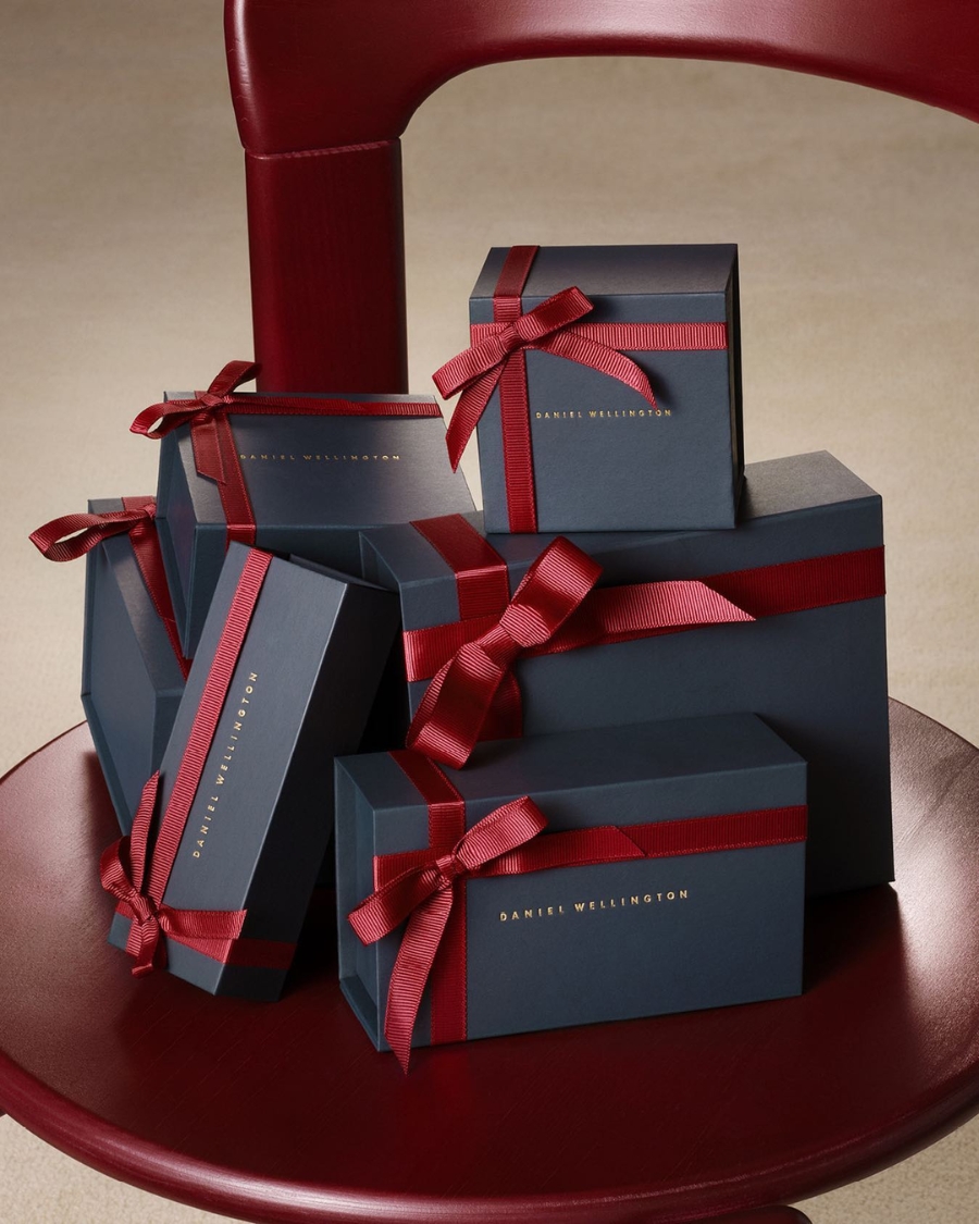Phân biệt đồng hồ Daniel Wellington thật giả qua hộp