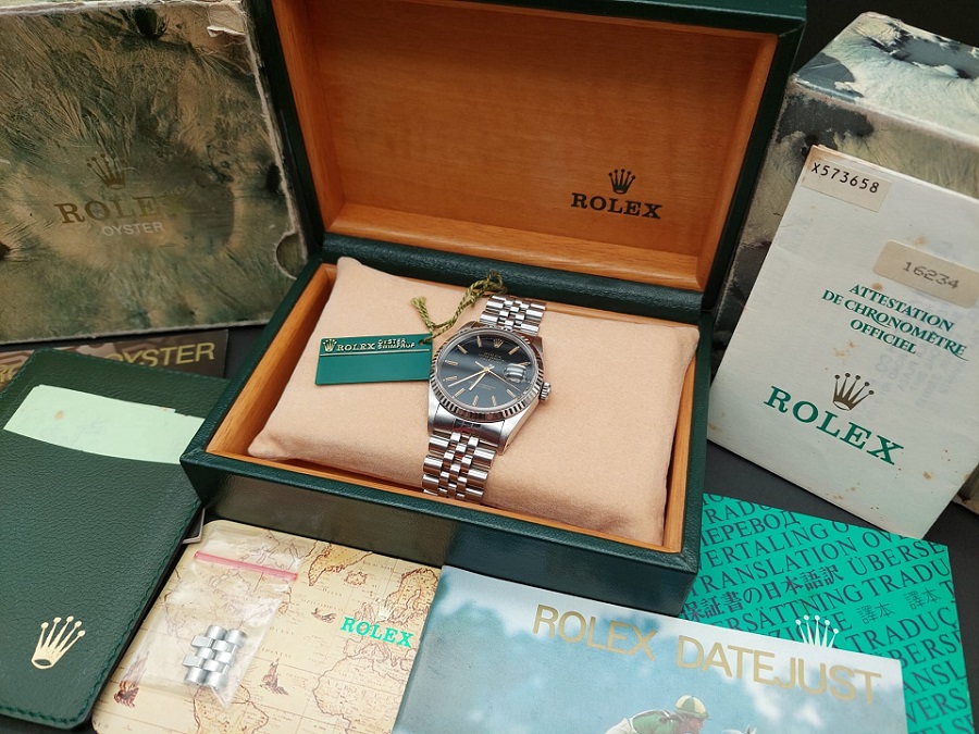 Nếu còn đầy đủ giấy tờ và phụ kiện, bạn sẽ bán được Rolex cũ với mức giá cao hơn khi không có