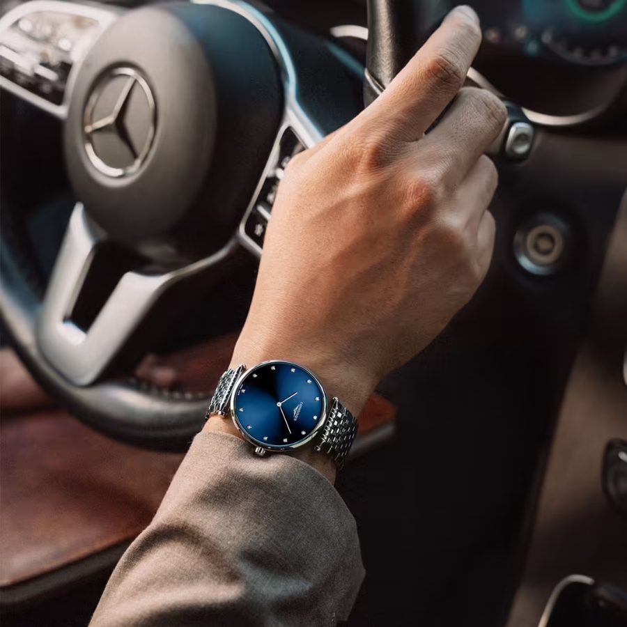 Đồng hồ Longines trên tay mẫu