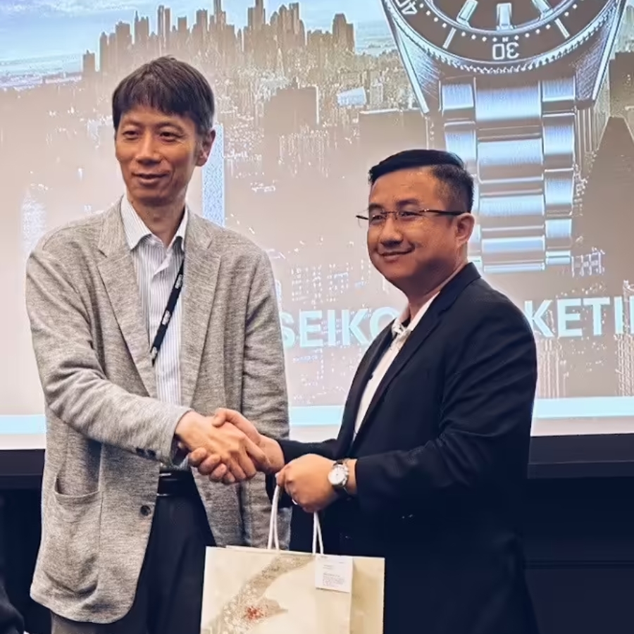 CEO Đồng Hồ Hải Triều bắt tay ông Takashi Aoki