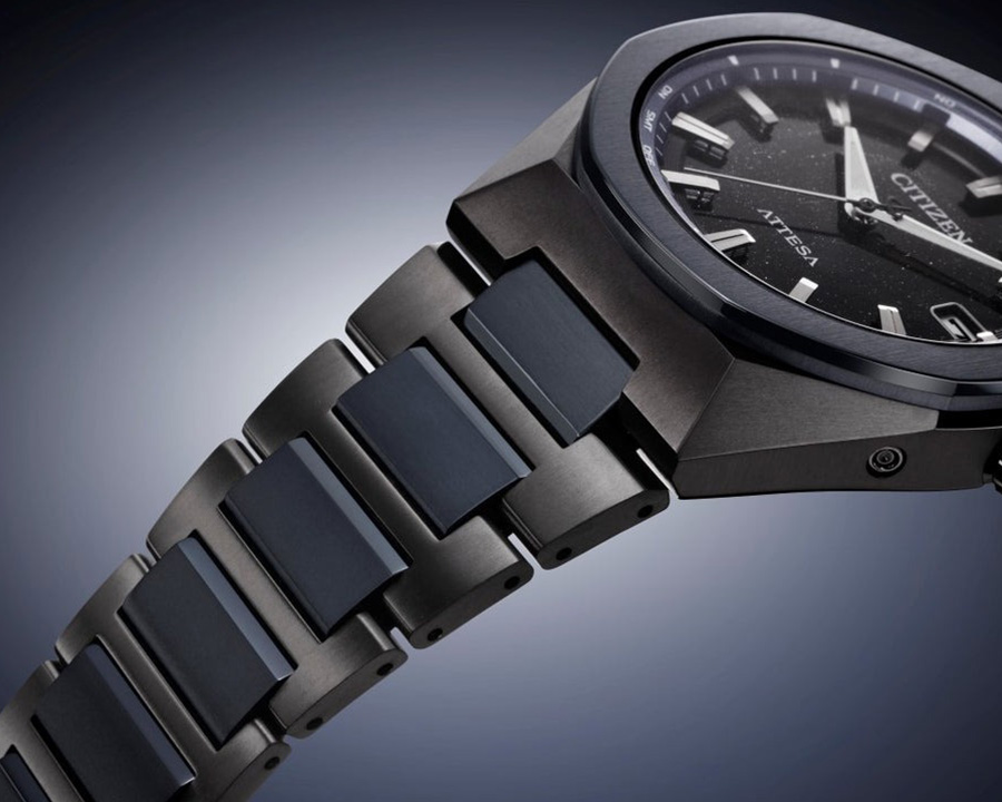 Titanium là vật liệu xuyên suốt có trên bộ sưu tập này