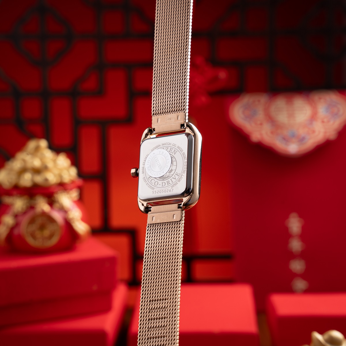 Bộ máy Eco-Drive trên đồng hồ Citizen siêu mỏng