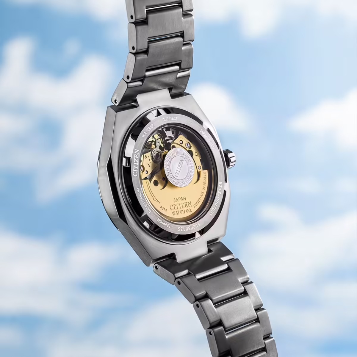 Đồng hồ Citizen Sapphire có khả năng chống nước 10ATM