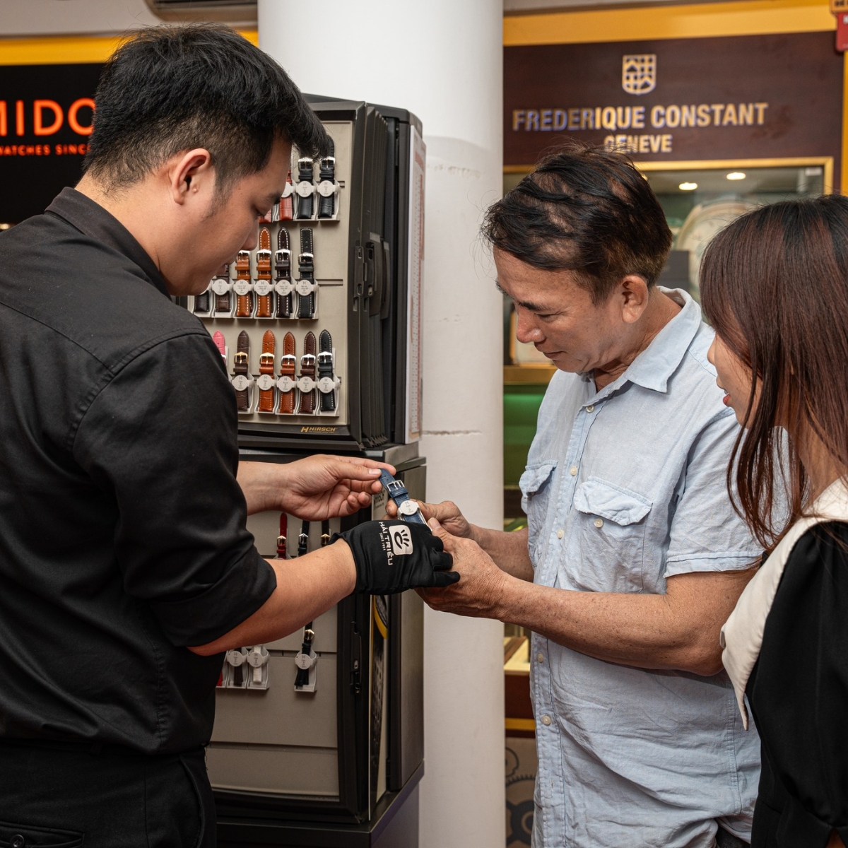 Có thể thay dây kim loại bằng dây da