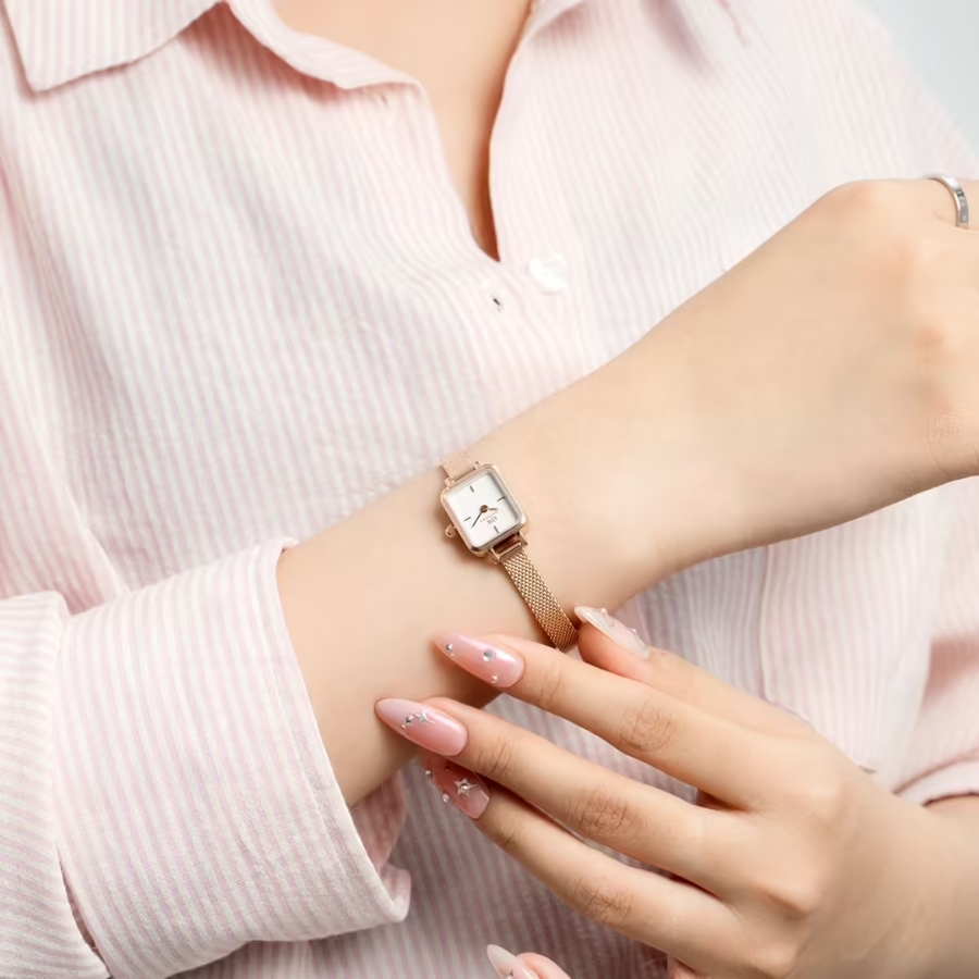 Check đồng hồ Daniel Wellington chính hãng qua chất liệu