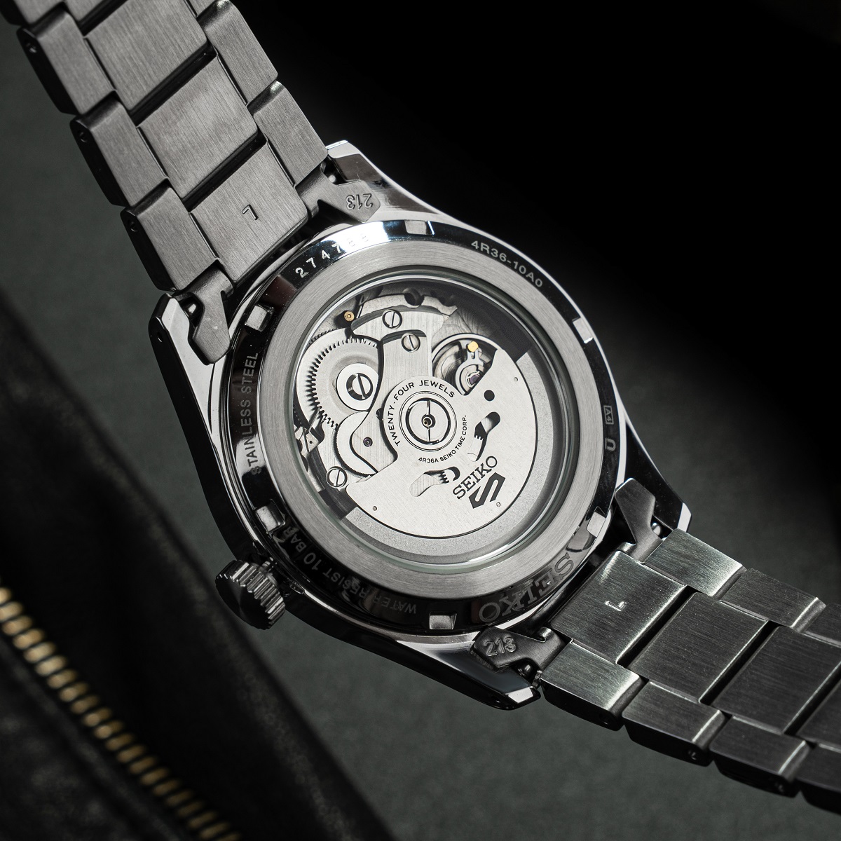 Bộ máy 4R36 sử dụng trên đồng hồ Seiko 5 Quân đội 39mm