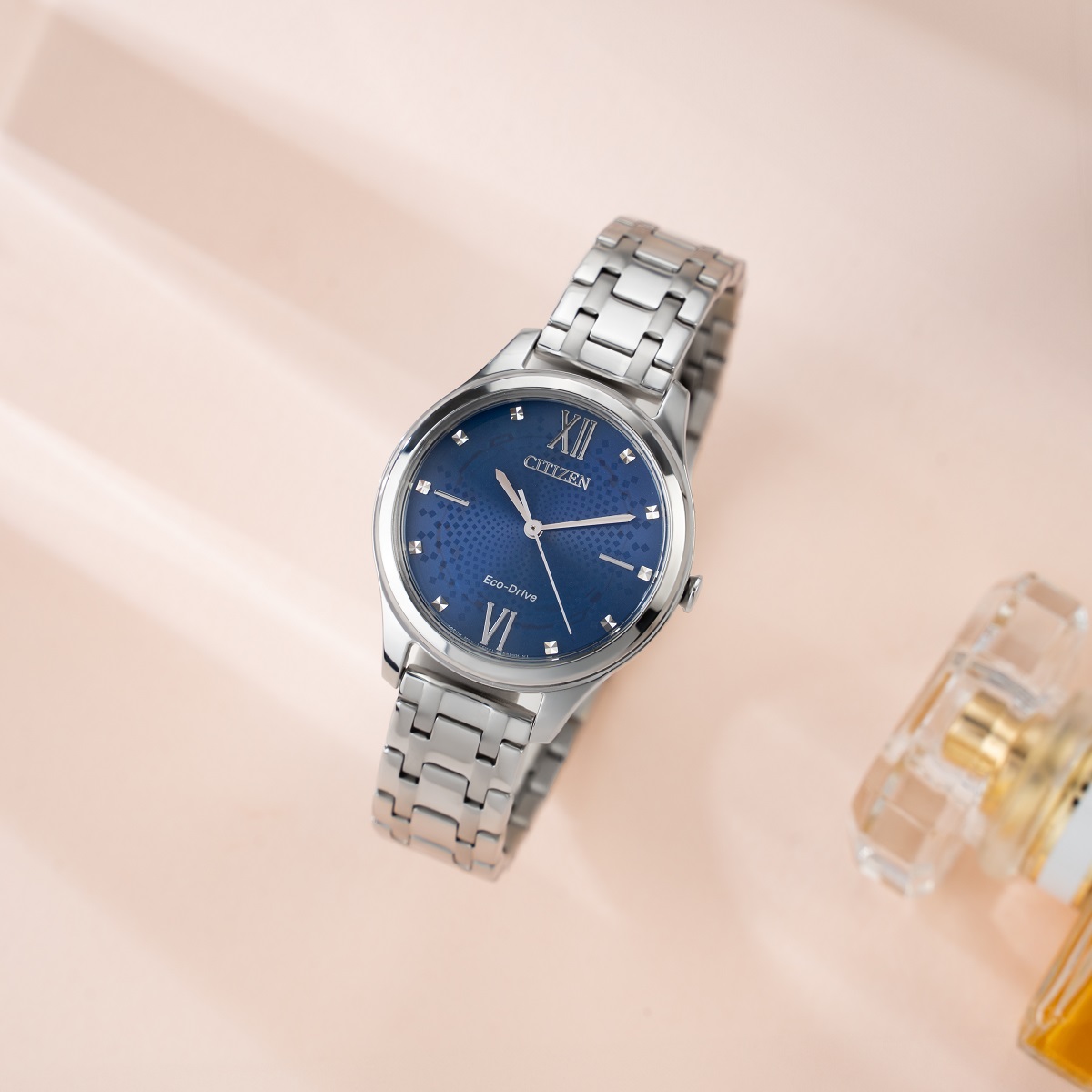 Đồng hồ Citizen nữ dây kim loại EM0500-73L
