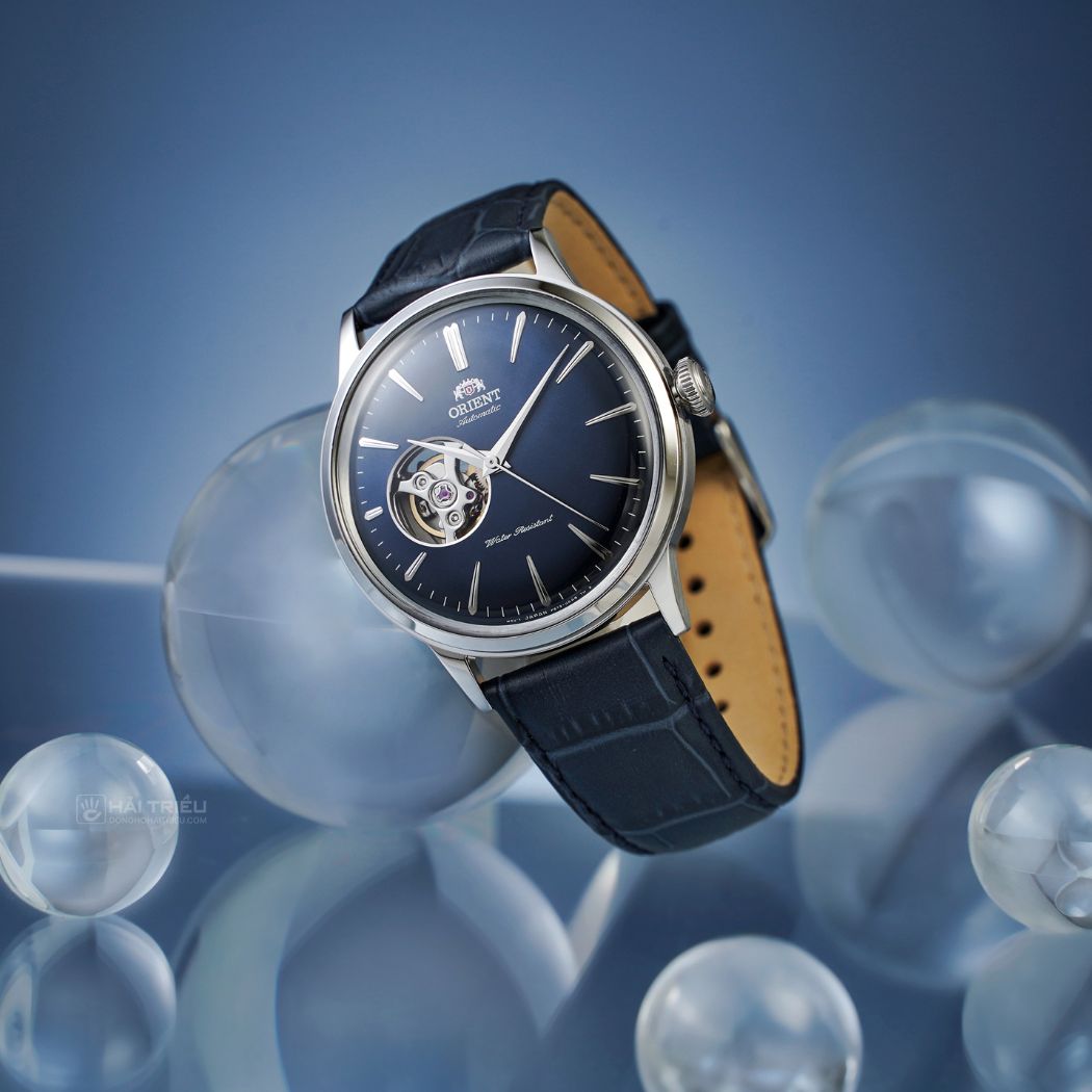 Orient Bambino với mặt kính cong vòm đặc trưng