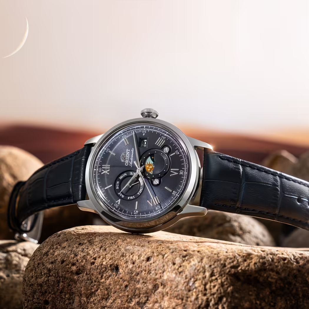 Dòng Orient sun and moon với mặt số giàu chiều sâu và sang trọng