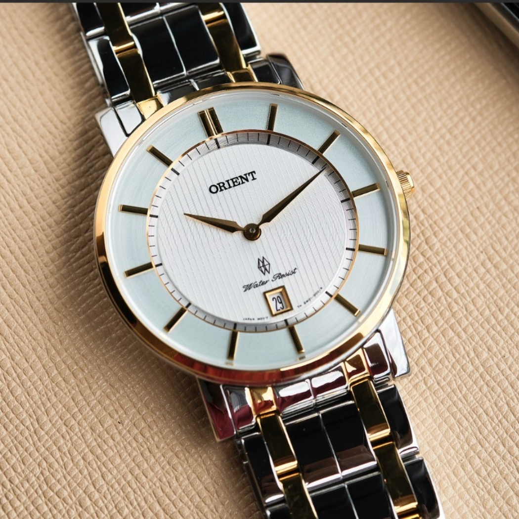 Đồng hồ Orient Quartz mặt trắng tối giản dễ đeo hằng ngày