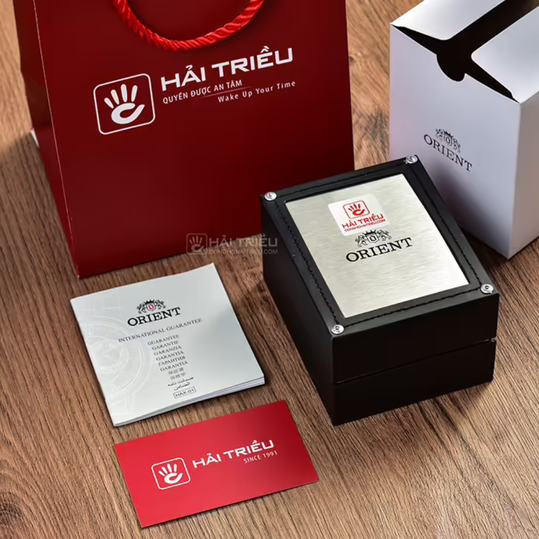 Đồng hồ chính hãng khi đến tay khách hàng luôn đi kèm hộp đựng, sổ hướng dẫn và thẻ bảo hành đầy đủ theo tiêu chuẩn của nhà sản xuất