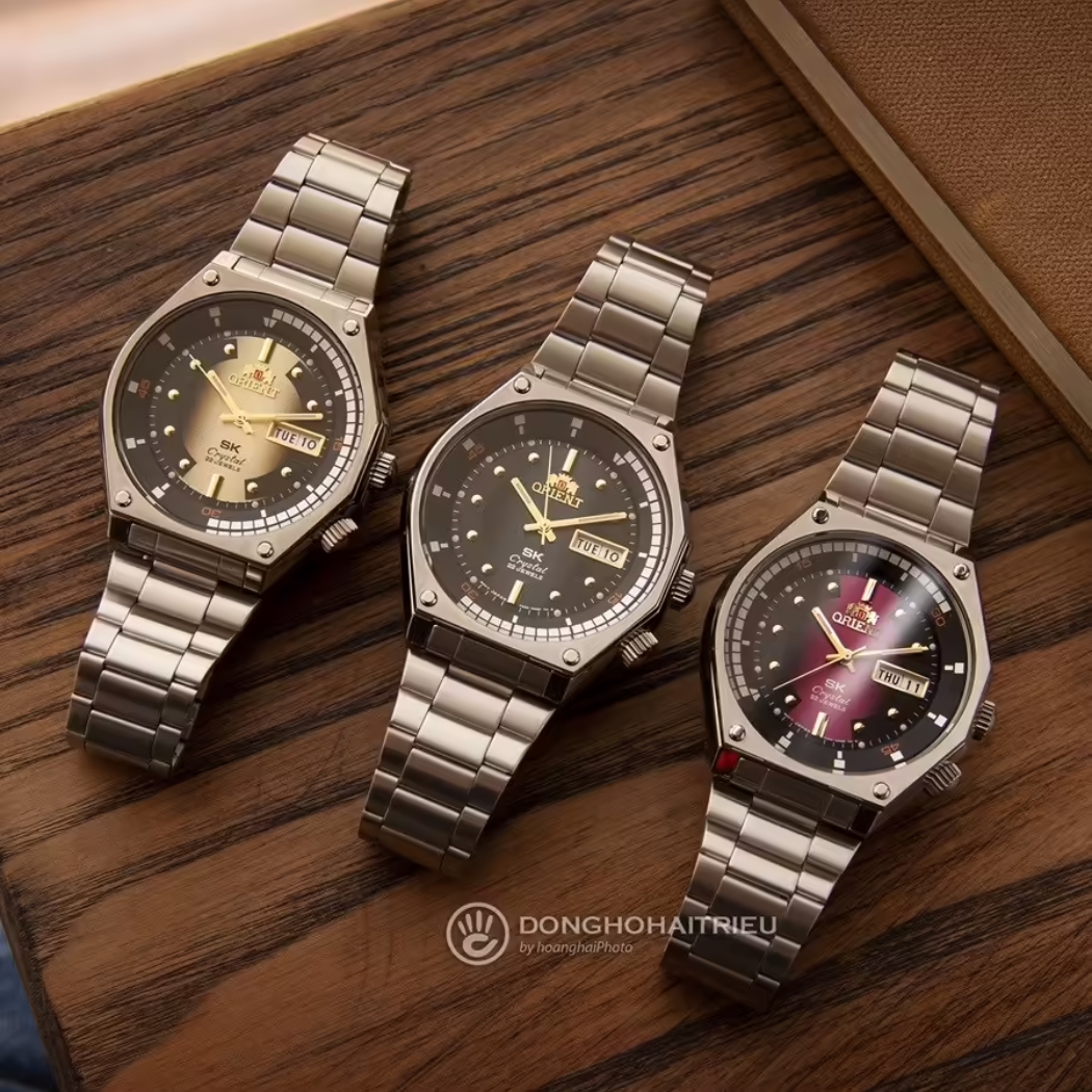 Orient SK 2019 ra mắt với mặt số ba màu đỏ, vàng và xanh biển