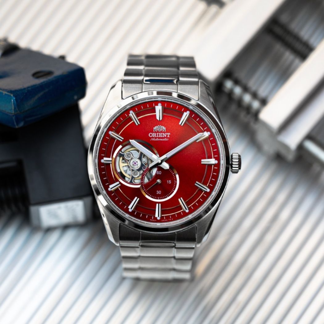Dòng Orient Semi-skeleton là lựa chọn phù hợp cho những ai yêu thích thiết kế lộ cơ