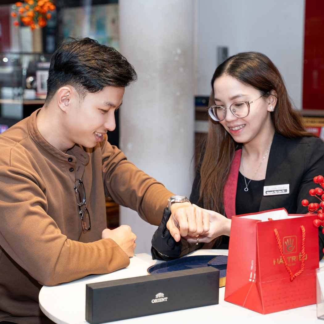Quý ông dần trở lại với những thiết kế đồng hồ nam dây kim loại mạnh mẽ