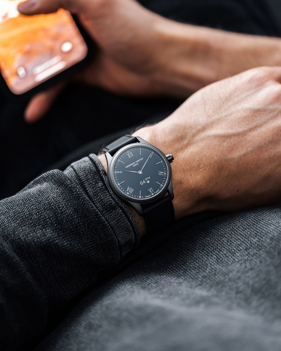 Trên tay chiếc Frederique Constant Horological Smartwatch