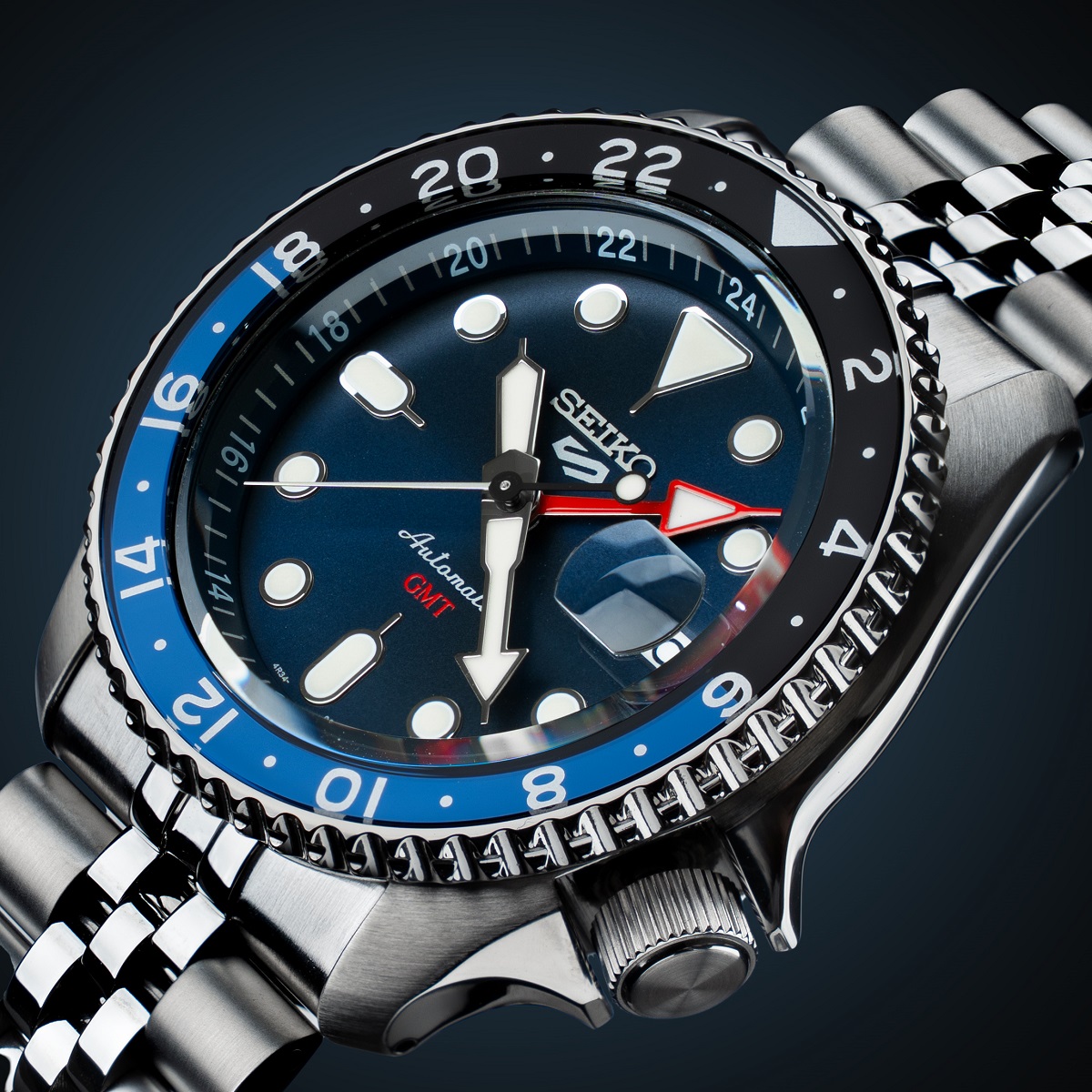 So sánh Tissot Seastar 1000 vs. Seiko 5 Sports