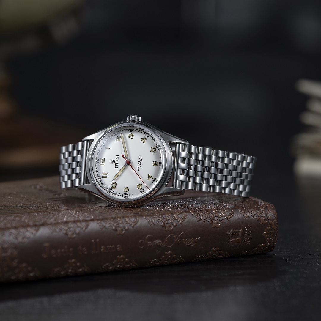 So sánh đồng hồ Tissot Visodate vs. Titoni Heritage