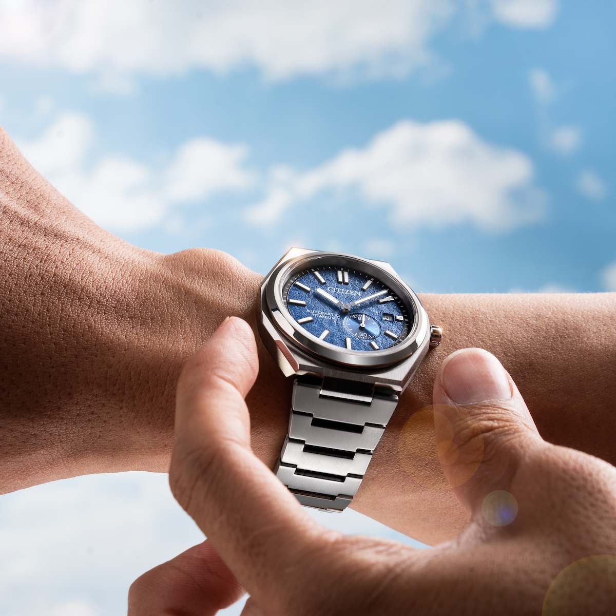 Trải nghiệm đeo đồng hồ Citizen Titanium nhẹ nhàng, thoải mái