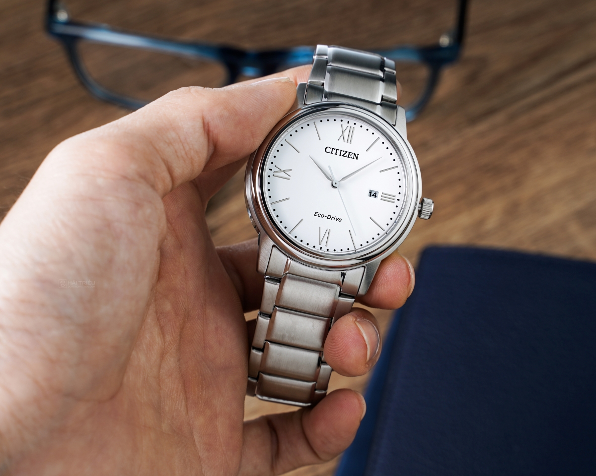 Trên tay chiếc đồng hồ Citizen WR10BAR mã AW1670-82A máy Eco-Drive