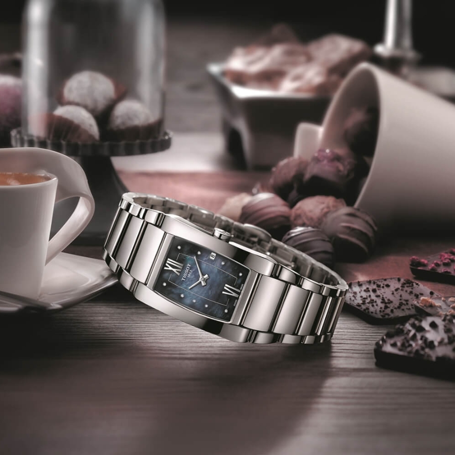 Đồng hồ Tissot nam mặt vuông phù hợp phong cách cổ điển