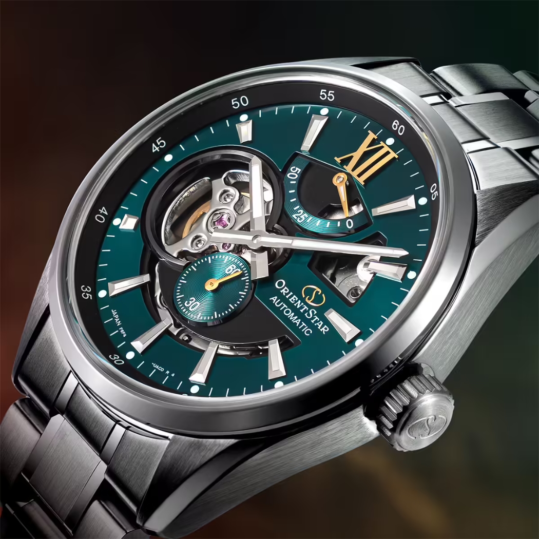RE-AV0114E00B gây ấn tượng với thiết kế semi skeleton cùng thang đo năng lượng