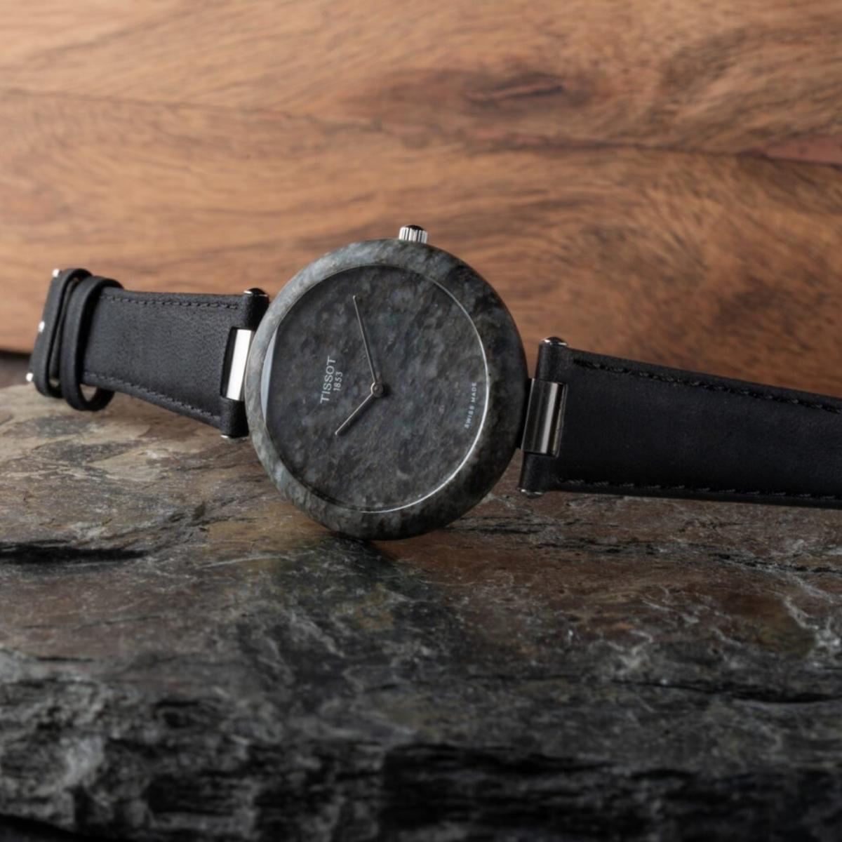 Bộ vỏ hoàn toàn từ đá hoa cương của mẫu Tissot Rock Watch