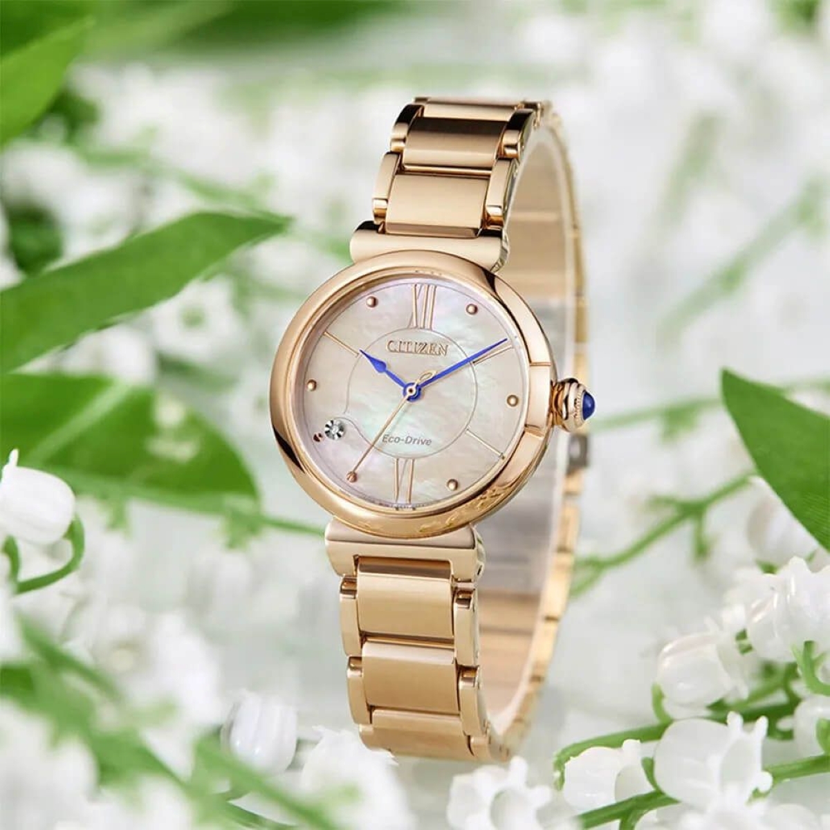 Đồng hồ Citizen L Round EM1073-85Y được mệnh danh là "Viên ngọc quý"
