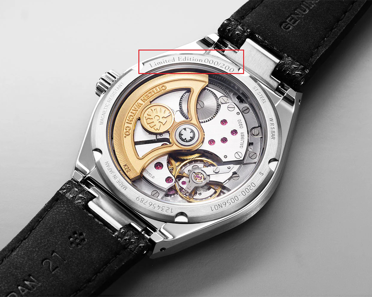Cận cảnh nắp lưng đồng hồ Citizen Limited Edition có vị trí khắc số thứ tự phiên bản giới hạn độc quyền dạng 000/200.
