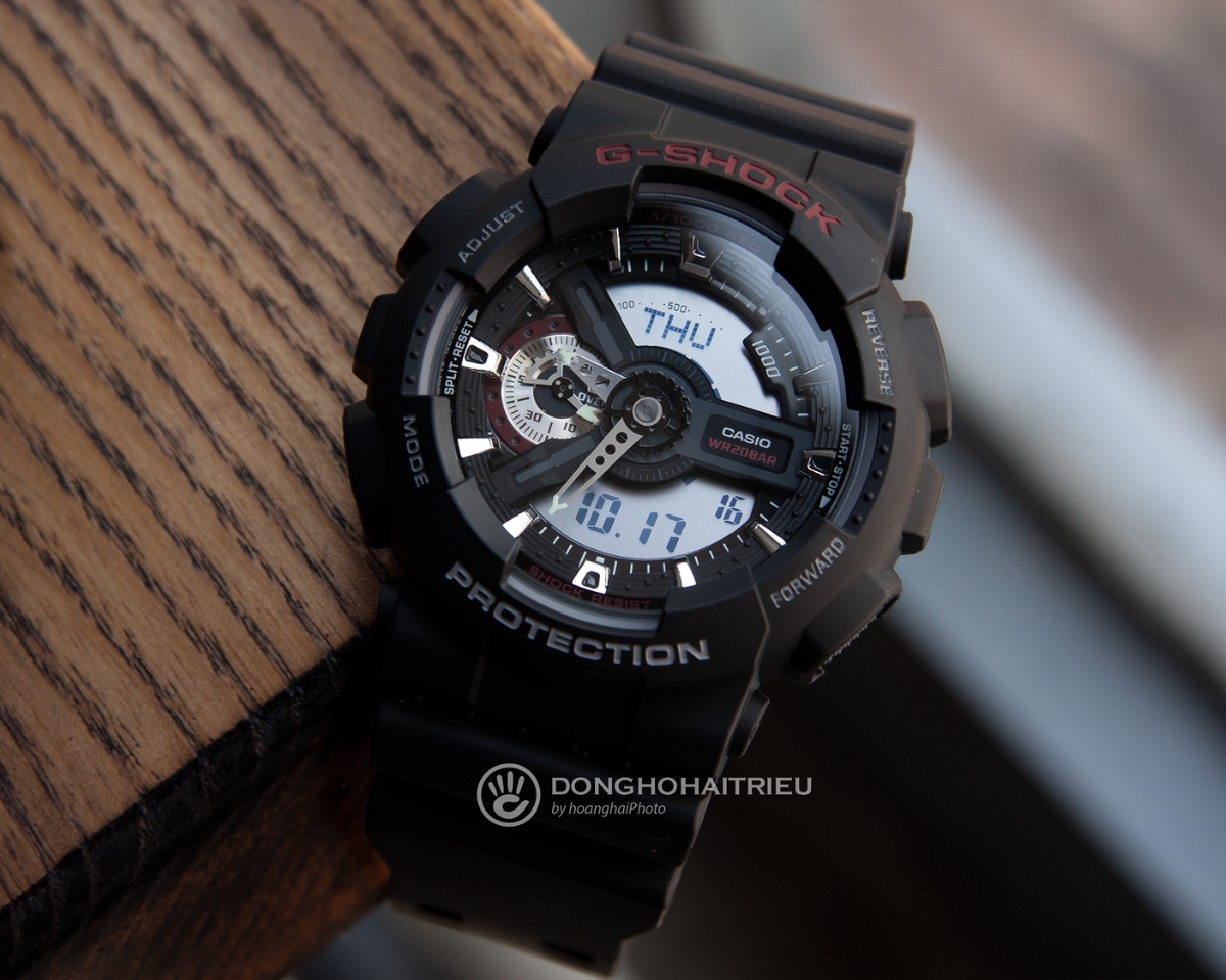 Đồng hồ Casio GA-110-1ADR đen đỏ thiết kế thể thao nổi bật.