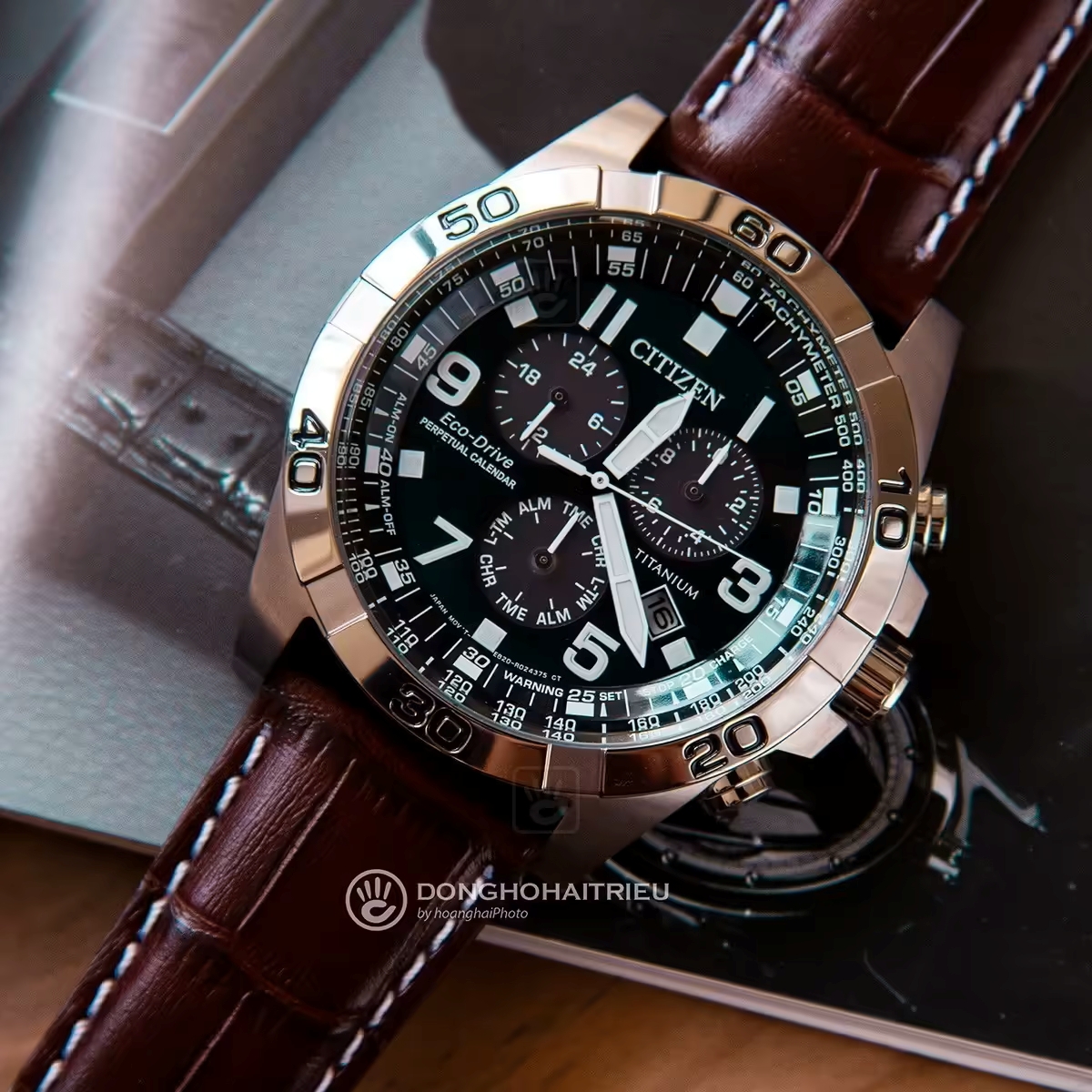 Đồng hồ nam Citizen BL5551-06L dây da tích hợp chức năng đo tốc độ Tachymeter.