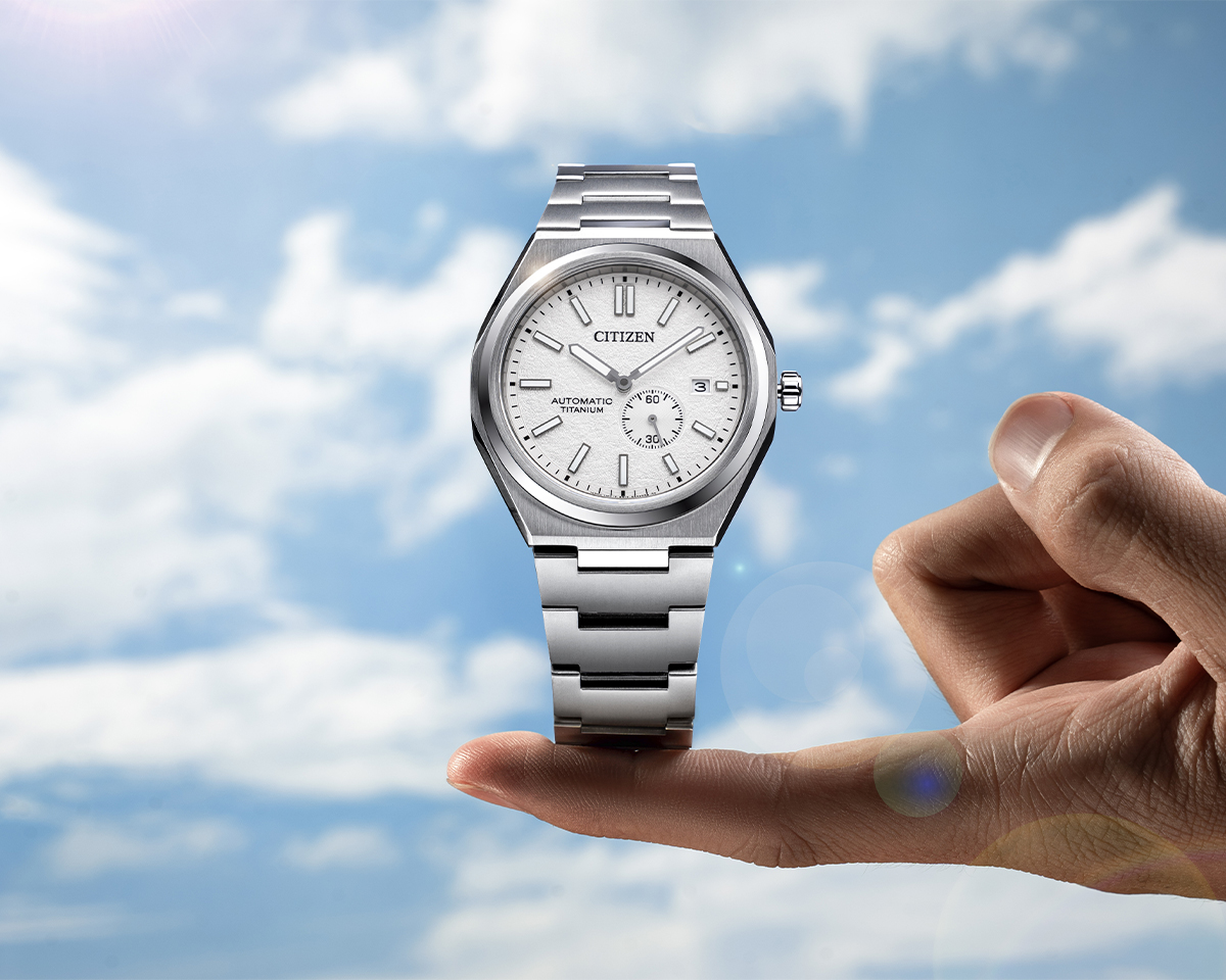 Đồng hồ Citizen nam dây kim loại bạc NJ0180-80A làm từ chất liệu Super Titanium siêu nhẹ.