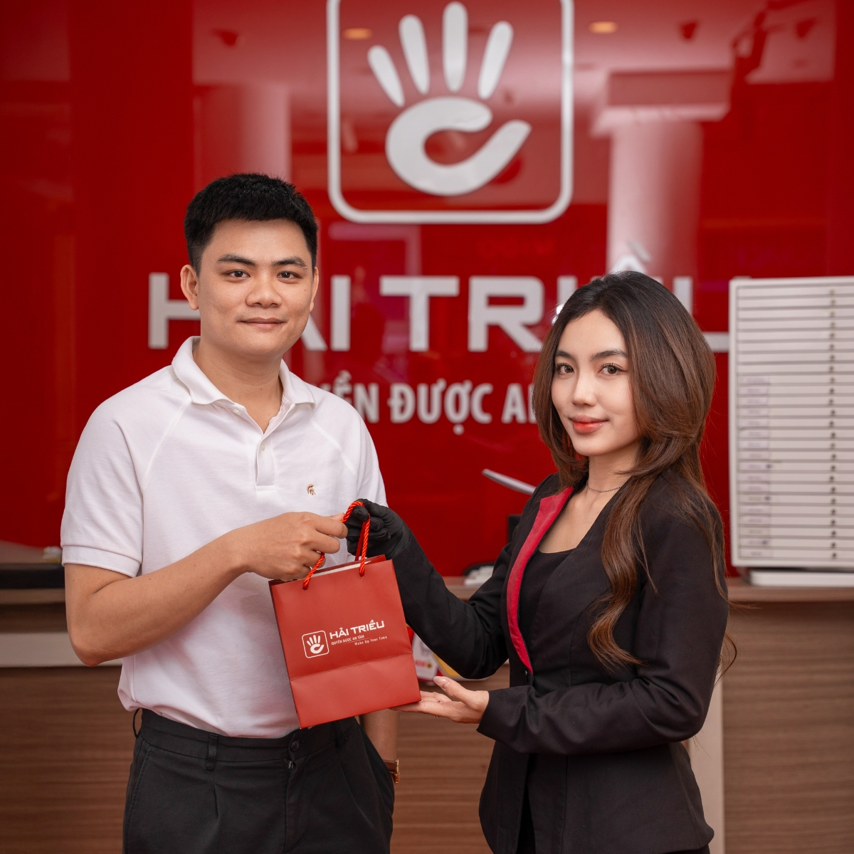 Khách hàng tin tưởng mua sắm tại Đồng Hồ Hải Triều