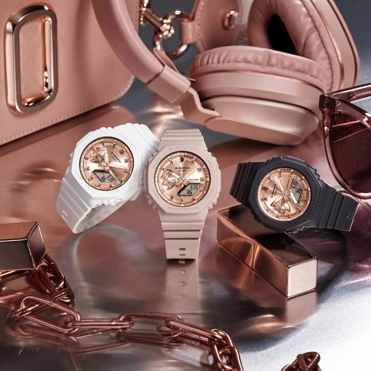 Đồng hồ G-Shock nữ màu trắng, hồng và đen phong cách thời trang cá tính.
