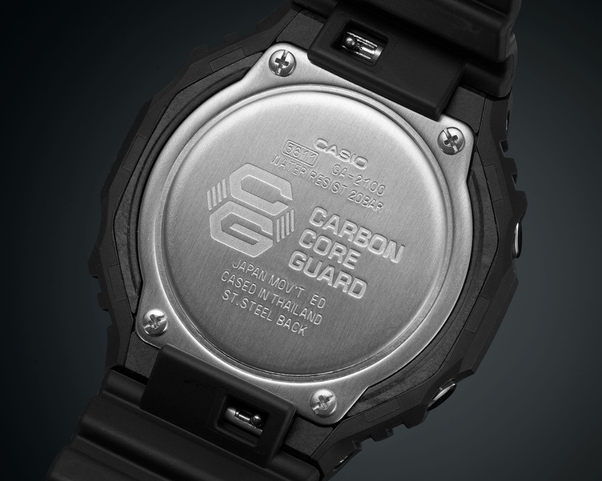 Nắp lưng đồng hồ Casio G-Shock GA-2100 với ký hiệu Carbon Core Guard.