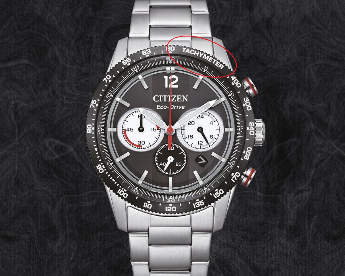 Đồng hồ nam Citizen CA4714-55E dây kim loại mặt đen với thang đo tốc độ Tachymeter được khắc trên vành bezel đen.