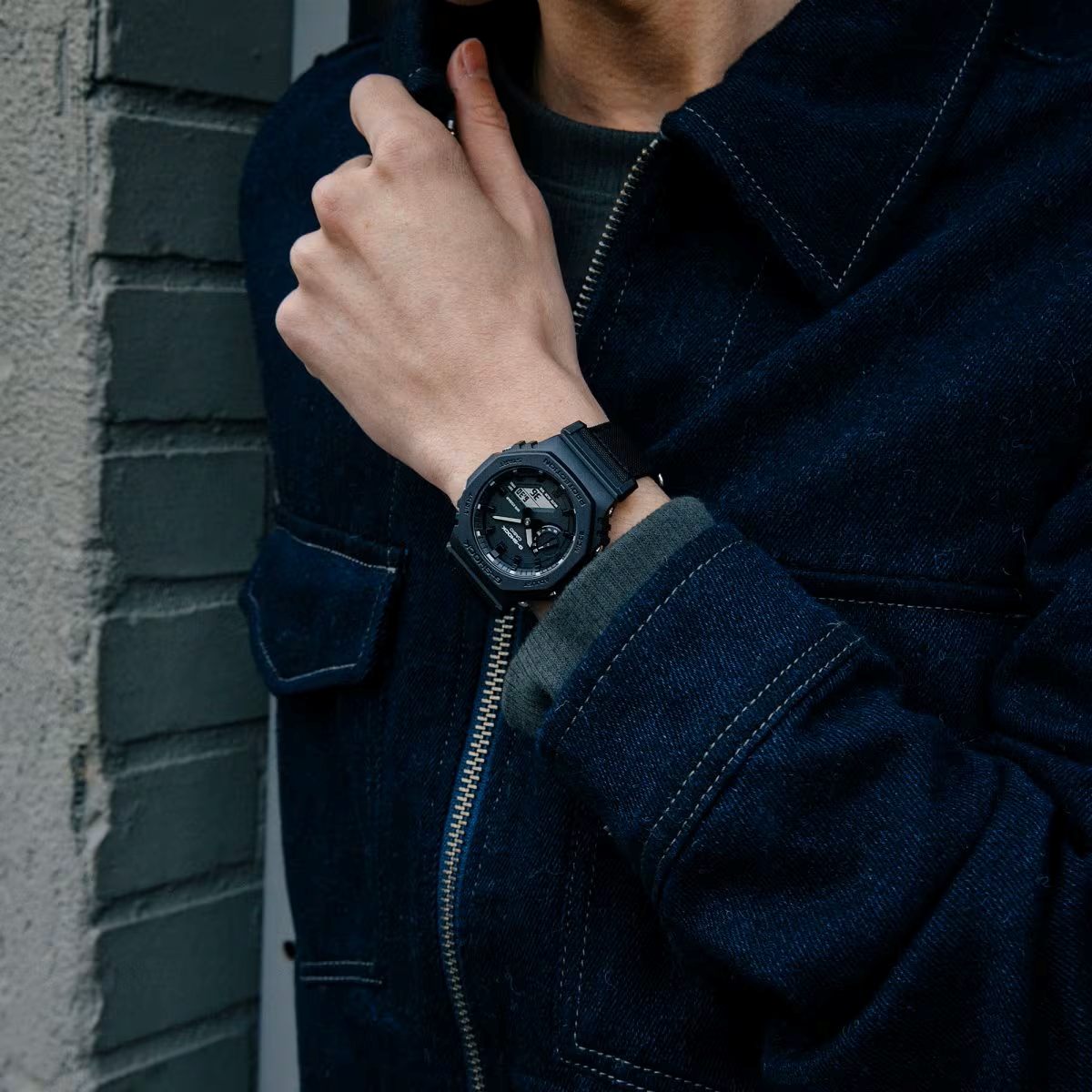 Đồng hồ Casio G-Shock nam mặt lớn, thiết kế thể thao mạnh mẽ.