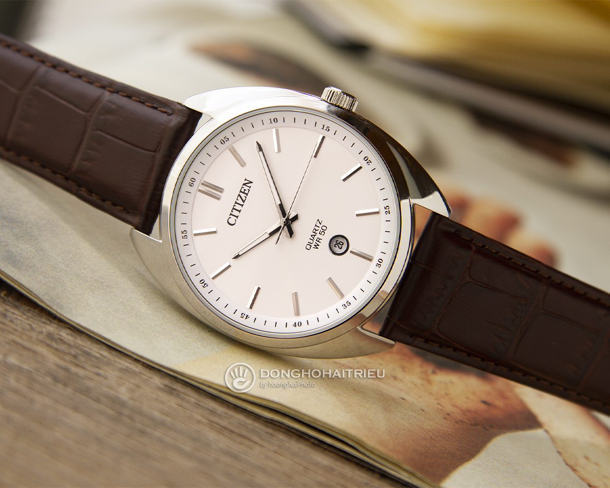 Dây da cao cấp trên mẫu đồng hồ nam Citizen Quartz WR50 BI5090-09A.